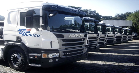 imagem dos caminhões da frota da empresa toniato transportes